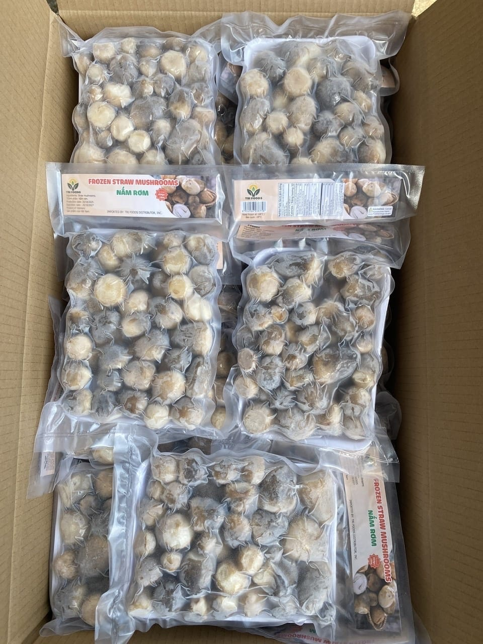 Nấm Rơm Sạch Đông Lạnh (Frozen Straw Mushrooms) Tri Foods - Khay 400g